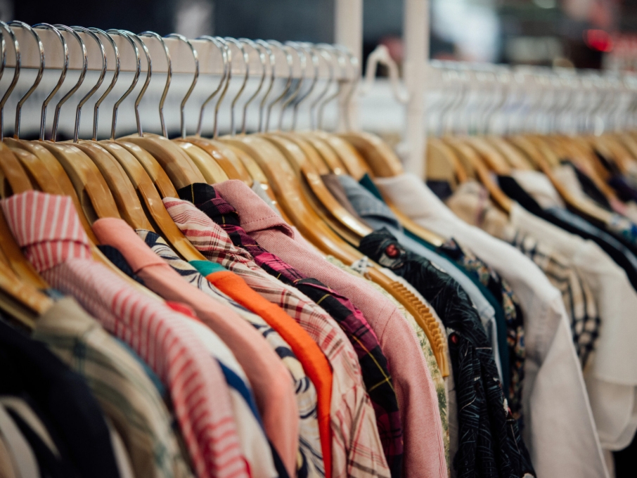 ACTU-BRADERIE-VETEMENTS-EPICERIE-scaled